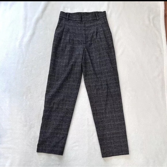 Zara Checked Darted Trousers Size S
Preowned/no flaws
Style 2761/254/802 - Picture 4 of 10
